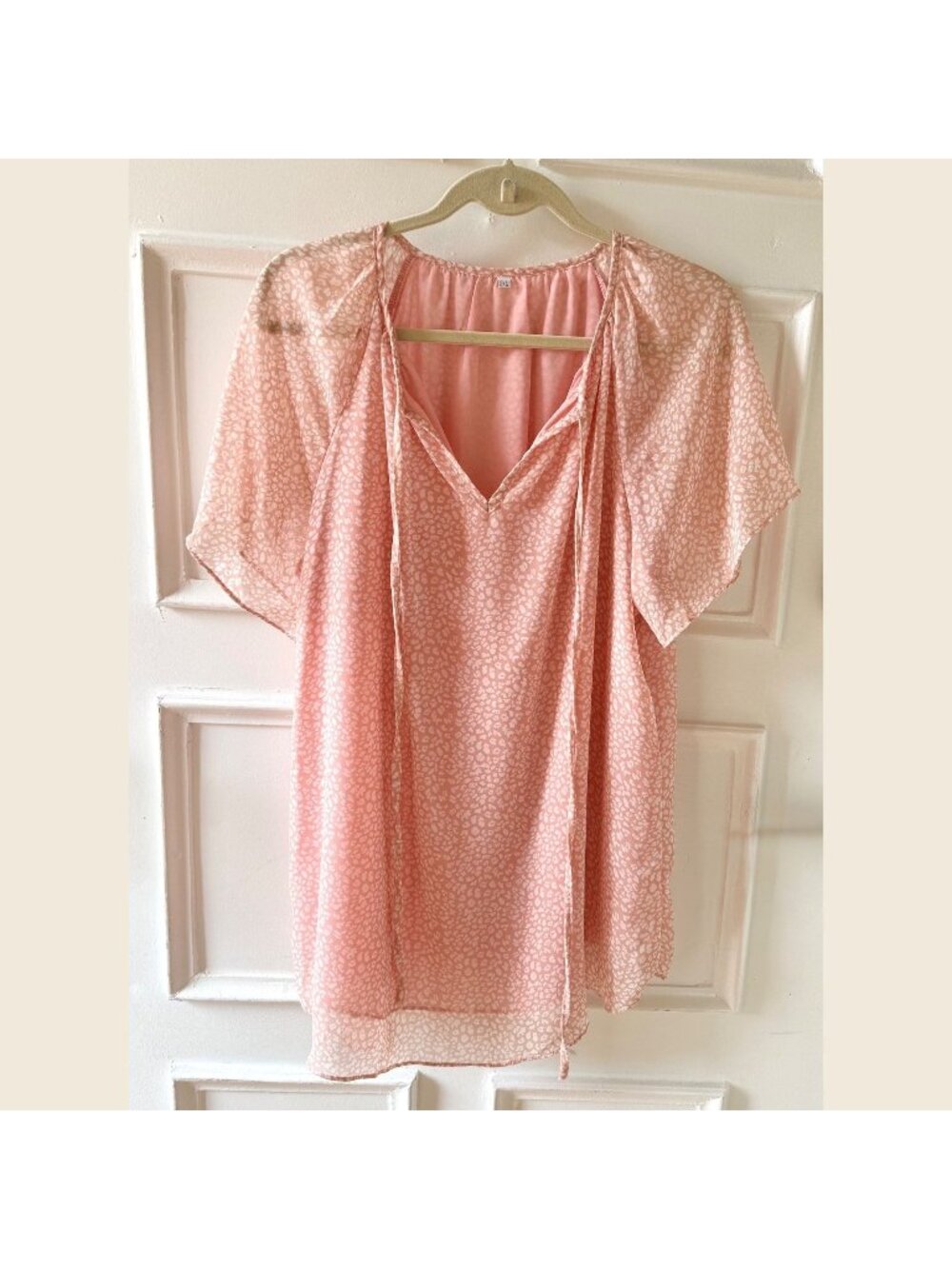 Blush Pink Blouse Size 2XL US14 White Micro Print Tie Neck Flutter Sleeve